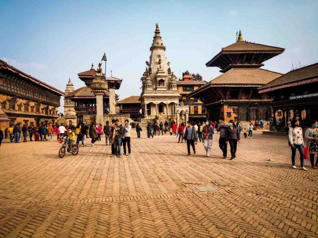 Bhaktapur Durbar Square: History, Architecture, Culture, Local Life, and Travel Guide